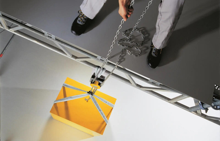 Instructions and precautions for using chain block
